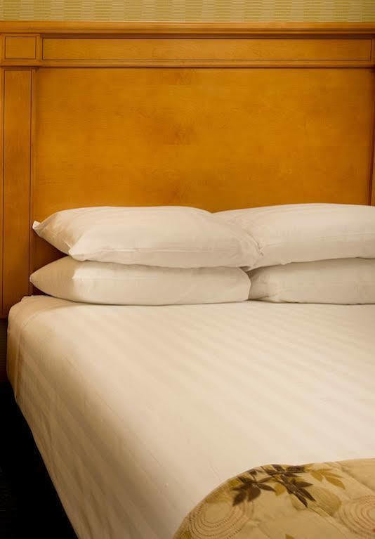 Drury Plaza Hotel Валдоста Экстерьер фото